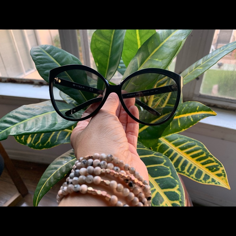 Vogue Cat eye Sunnies 🌞 🖤